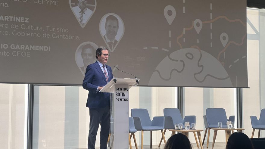 El presidente de CEOE, Antonio Garamendi, interviene un foro de turismo organizado por CEOE-Cepyme Cantabria en Santander