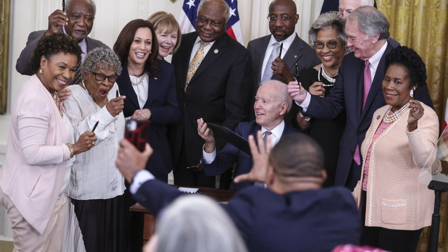 Biden asiste a servicio en histórica iglesia afroamericana de Texas durante el Juneteenth