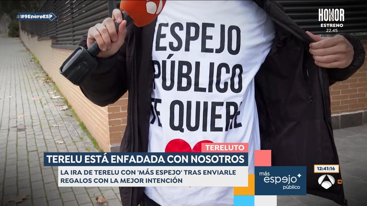Camiseta del reportero Arnau Martínez para sellar la paz entre 'Espejo Público' y Terelu Campos