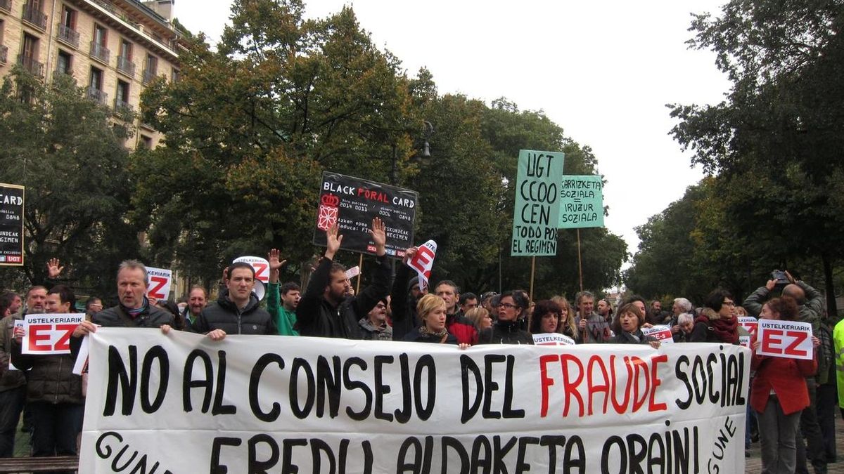 Sindicatos y organizaciones sociales se concentran contra el Consejo de Diálogo Social, "un rescate a CEN, UGT y CCOO"