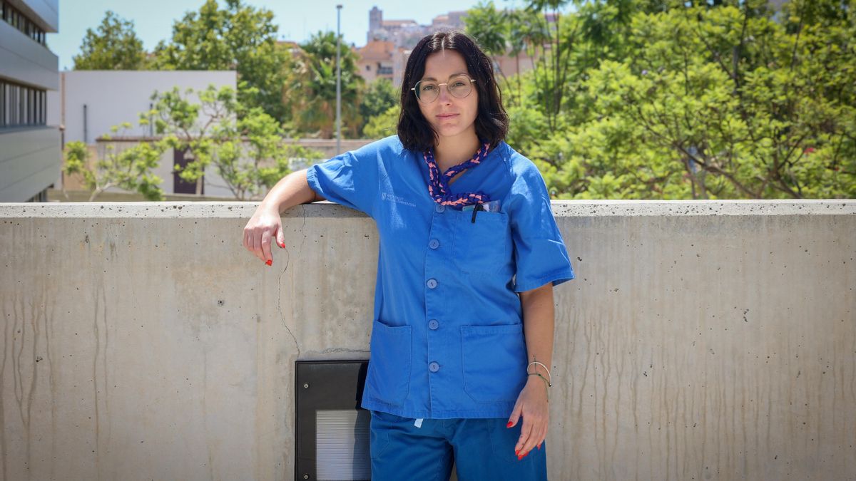 La sanitaria de 25 años se ha planteado abandonar la isla por el precio abusivo de los alquileres.