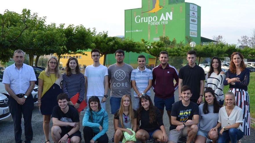 Estudiantes de la UPNA que participan en un concurso internacional de biología sintética visitan el Grupo AN