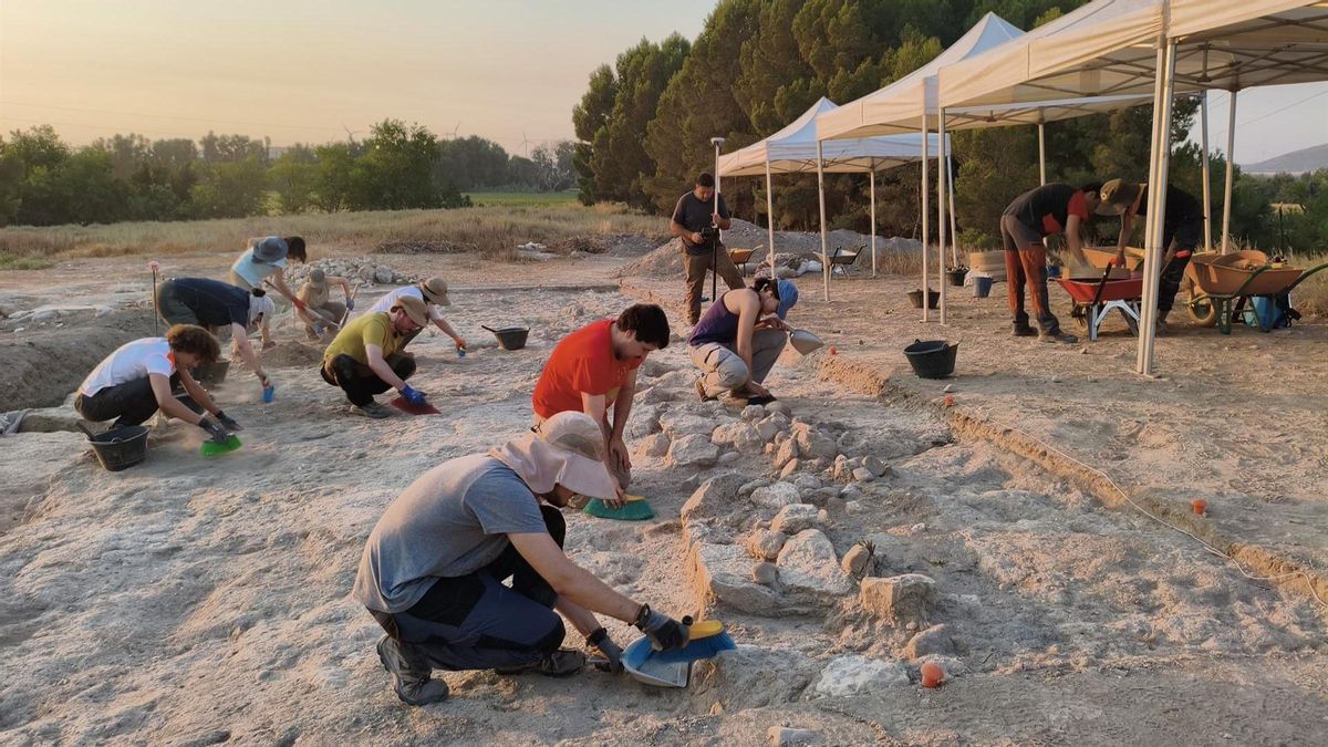 Objetos metálicos y restos humanos: Mallén enseña los hallazgos en una zona romana clave del valle del Ebro