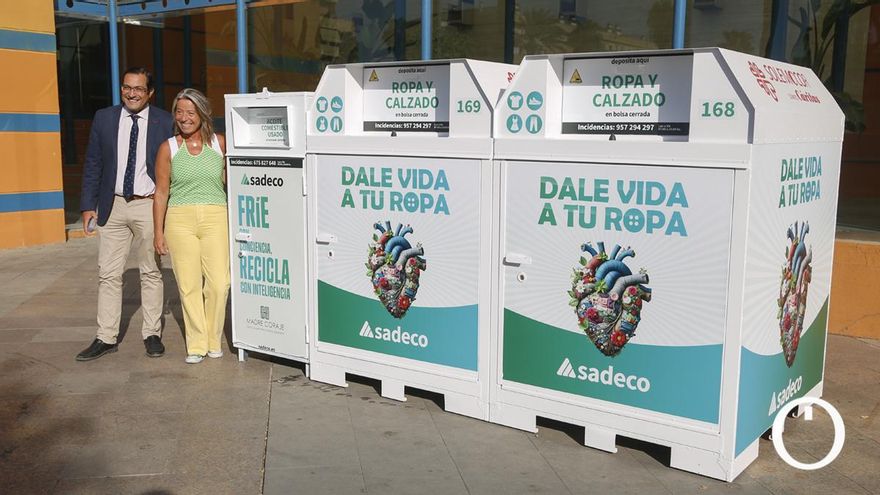 Sadeco instala contenedores para recoger aceite usado, ropa y calzado