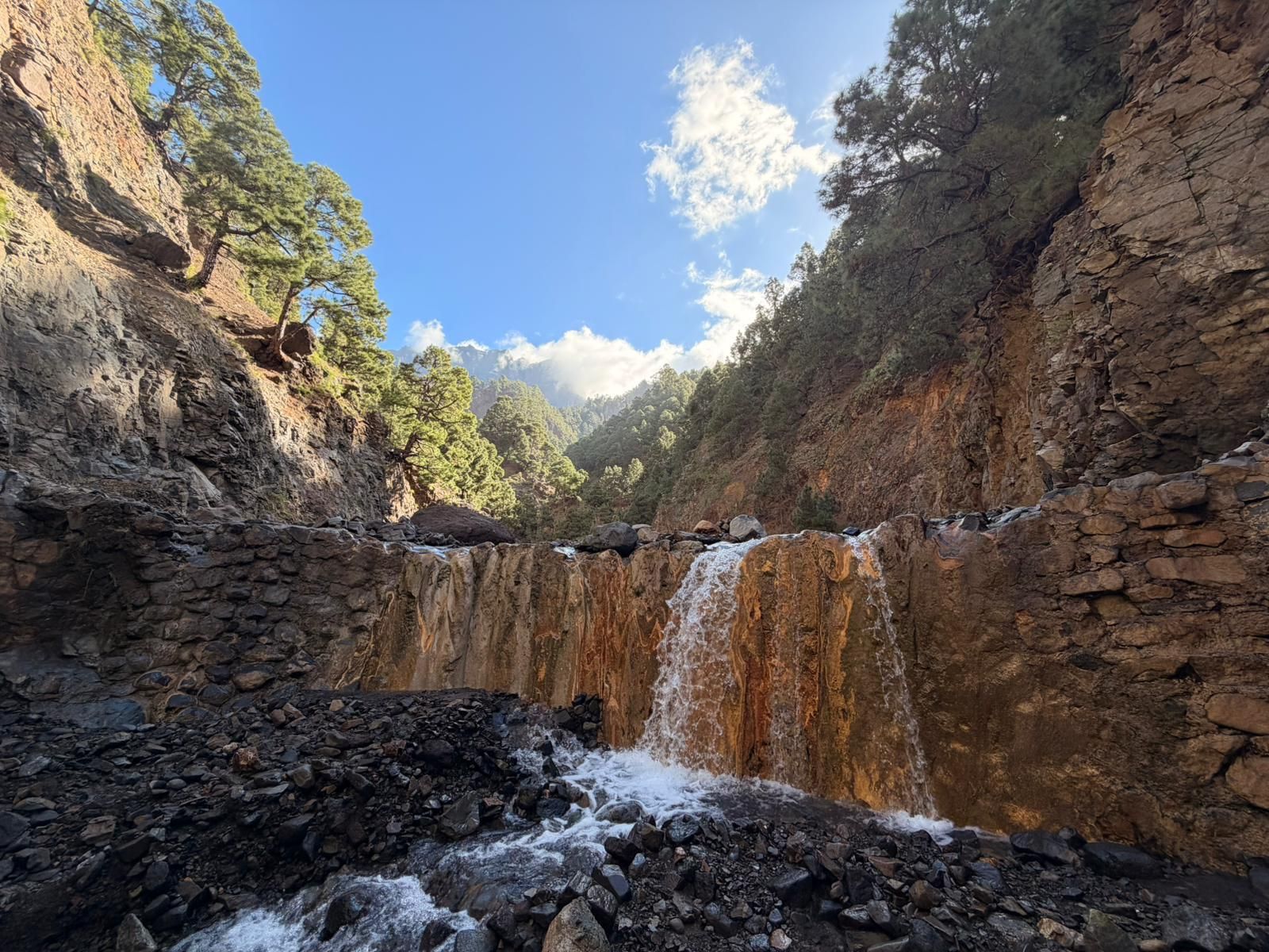 La Cascada de Colores del Parque Nacional de la Caldera de Taburiente, en la actualidad.