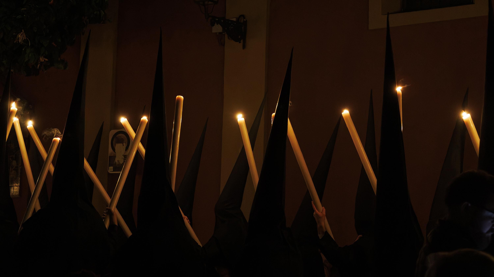 Cirios alumbran la Madrugá.