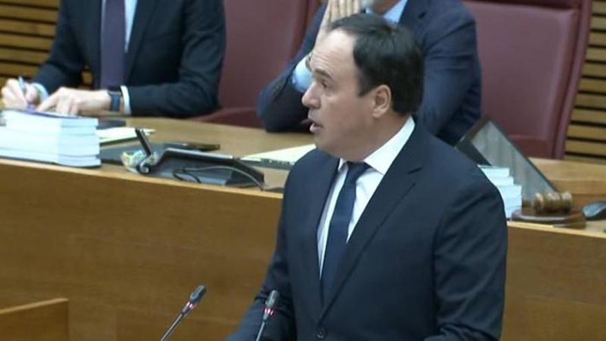 Pérez Llorca durante el pleno de investidura