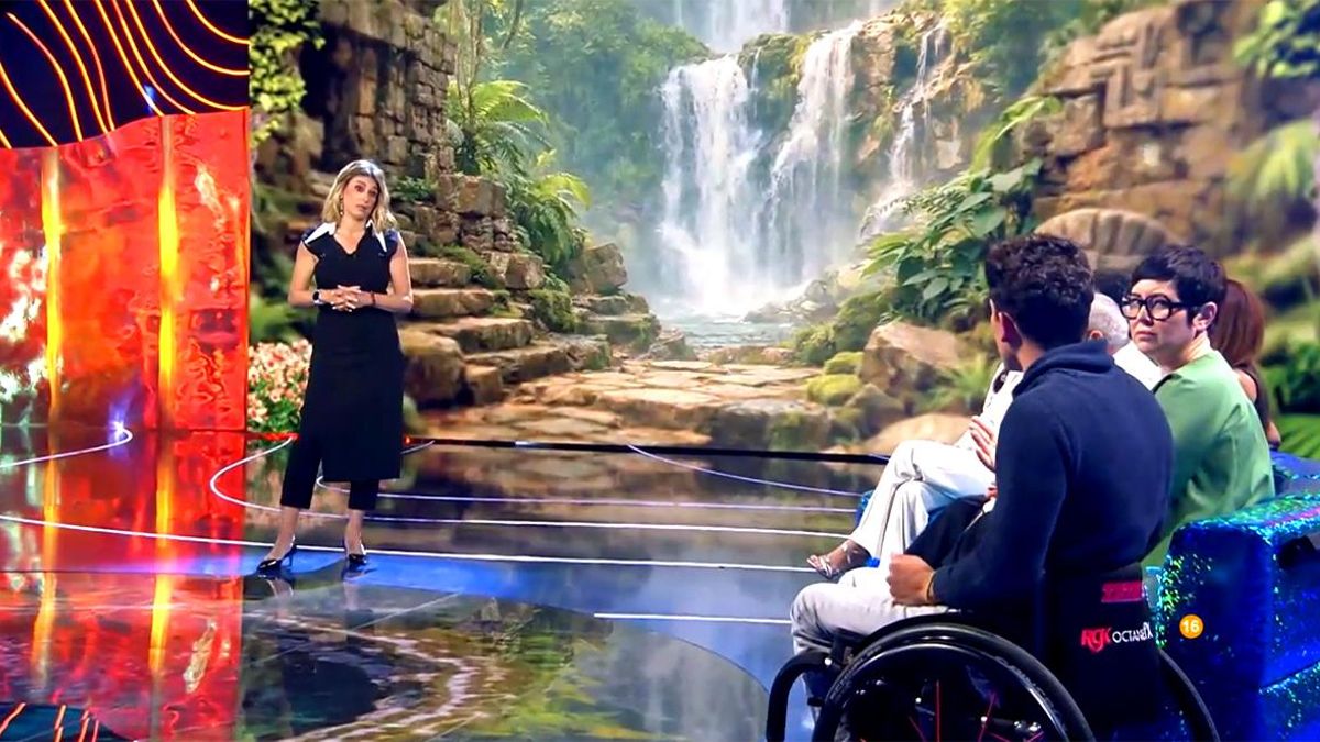 Sandra Barneda y Carlos Tatay, defensor de Toni Elías, en 'Supervivientes'