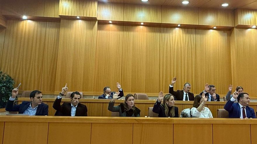 Los docentes "no adoctrinan" según ANPE, pero el PP de Talavera compra el mensaje de Vox al que le debe el gobierno
