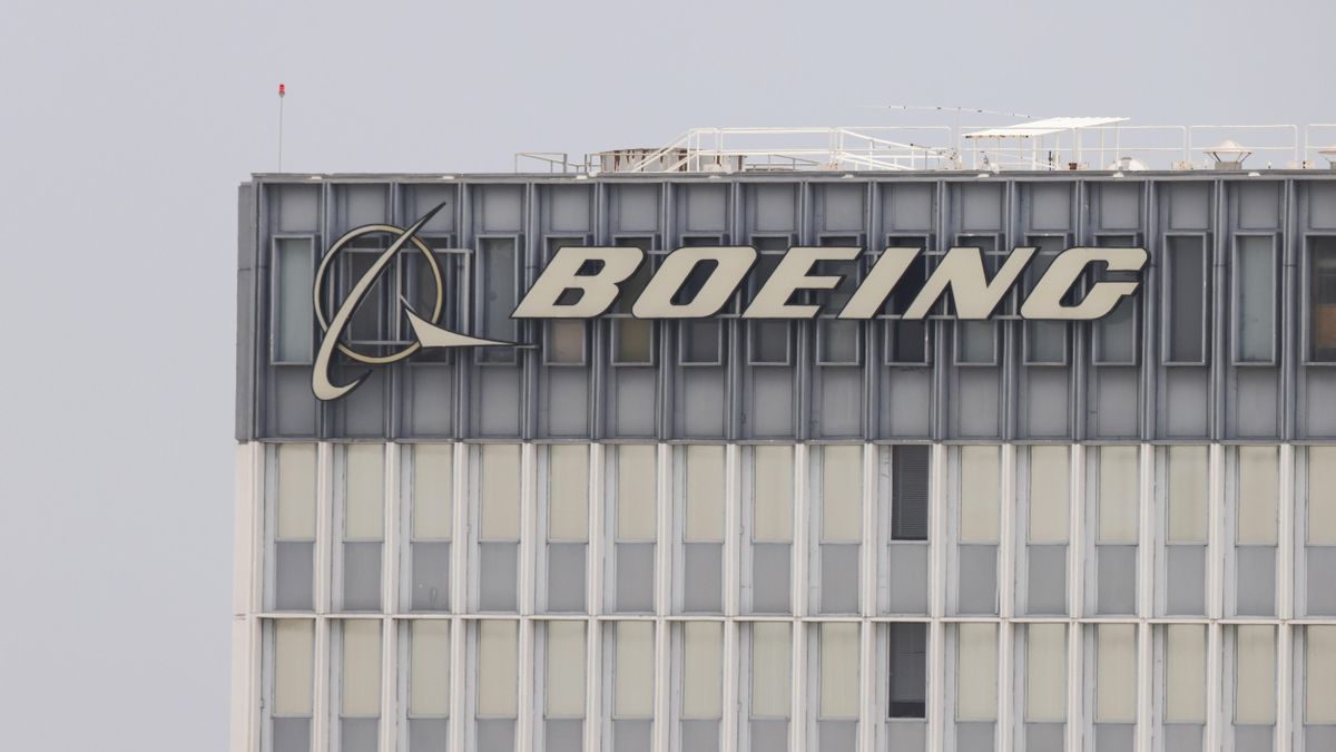 Fotografía de archivo que muestra el logotipo de Boeing en uno de sus edificios en El Segundo, California (EE. UU.).