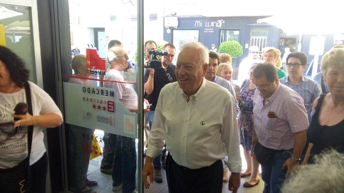 Margallo ve a los barones del PSOE dispuestos a que gobierne el PP si hay sorpasso, pero Sánchez se opondría