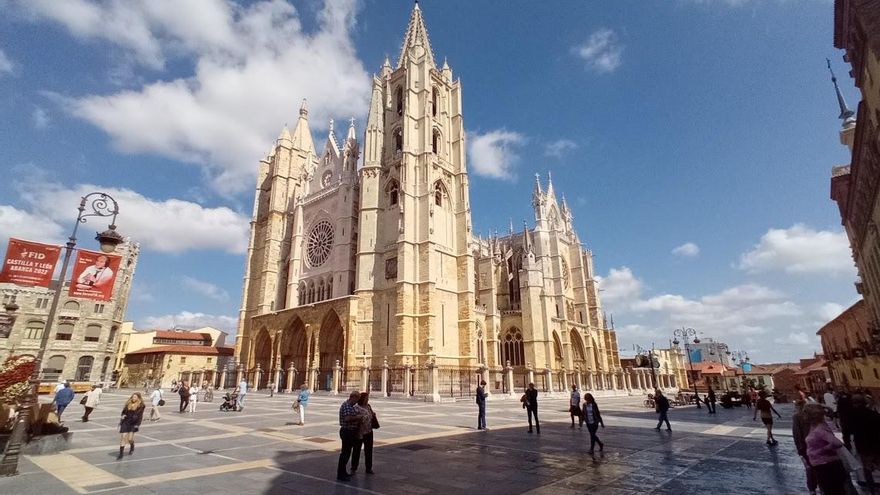 Envidias, discriminación y acoso provocan una crisis en la Catedral de León y la baja psicológica de su organista