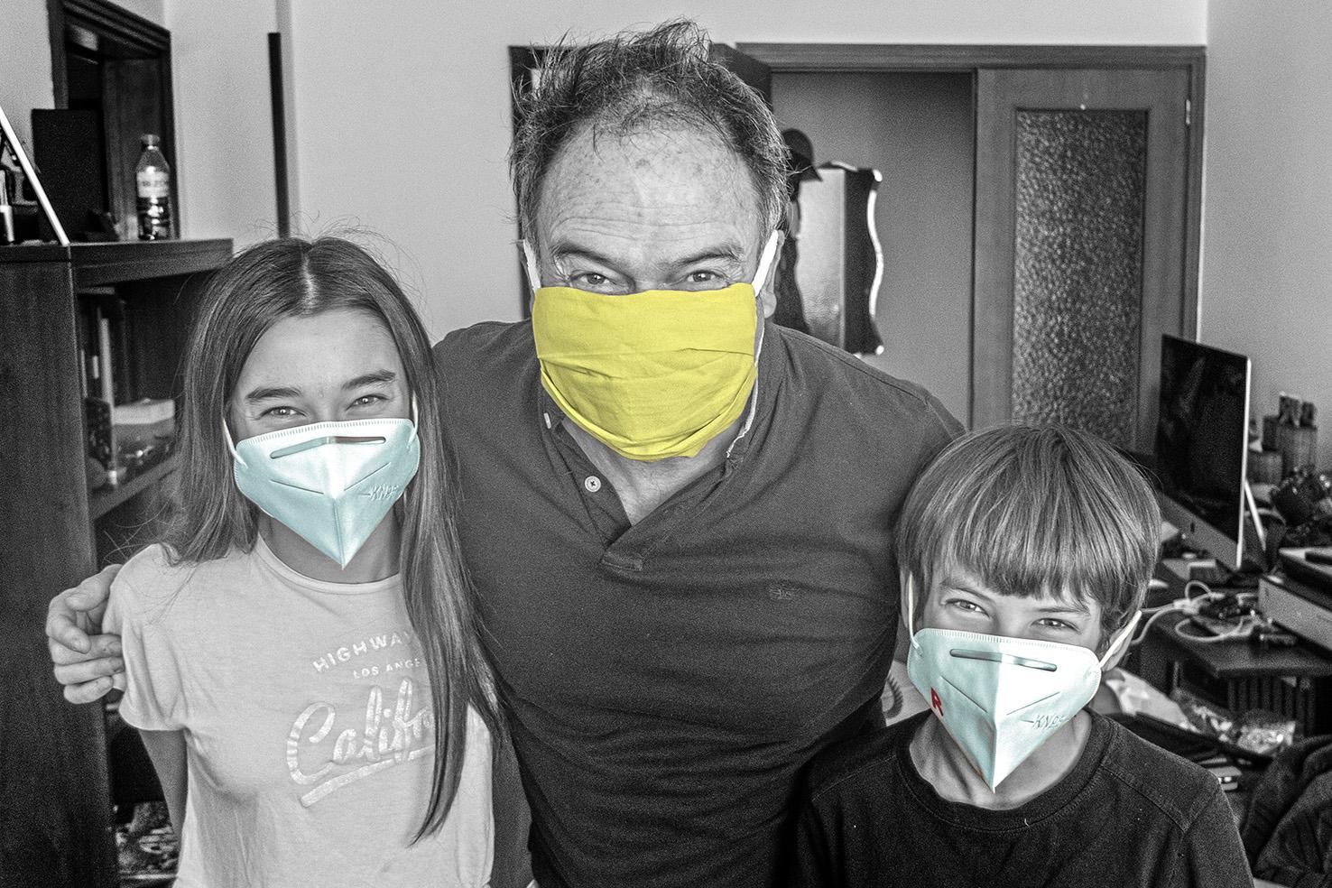 Nacho González, fotógrafo, y sus hijos Nora y Rubén