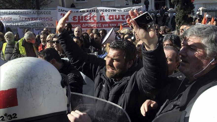 Atenas espera la llegada de Merkel convertida en un bastión de seguridad