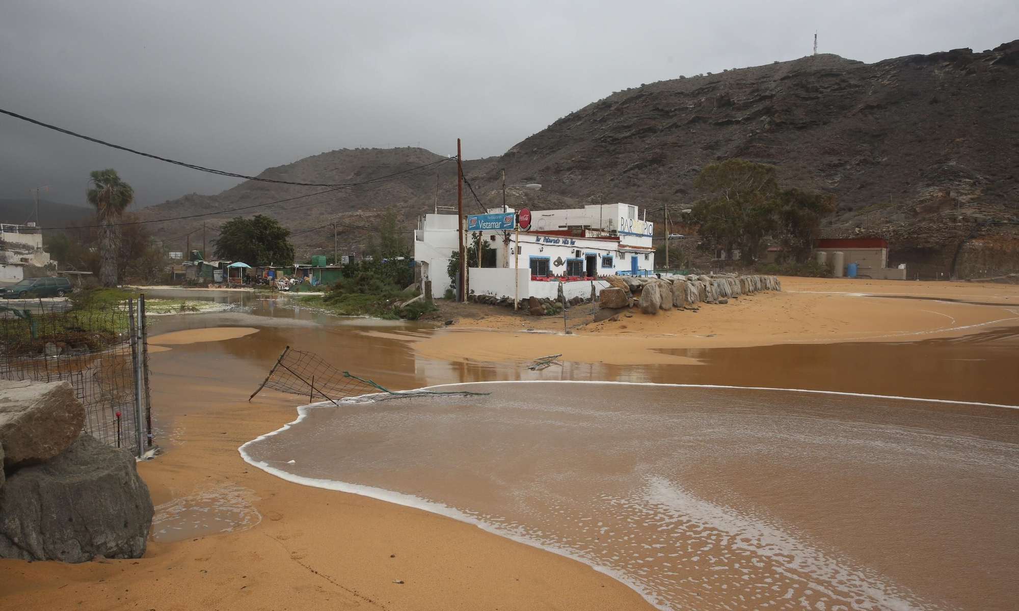 La playa de Tauro se queda sin arena.