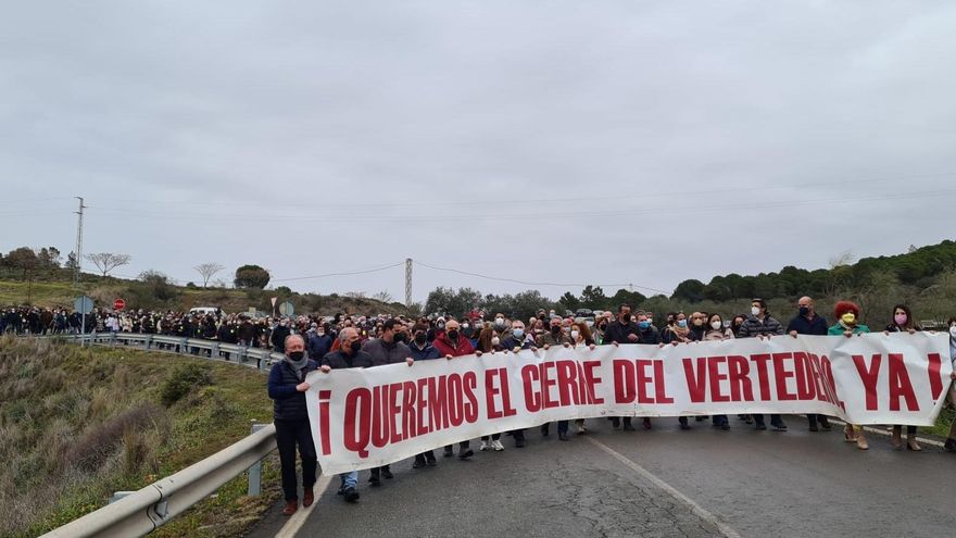 Un momento de la manifestación celebrada este viernes en Nerva.