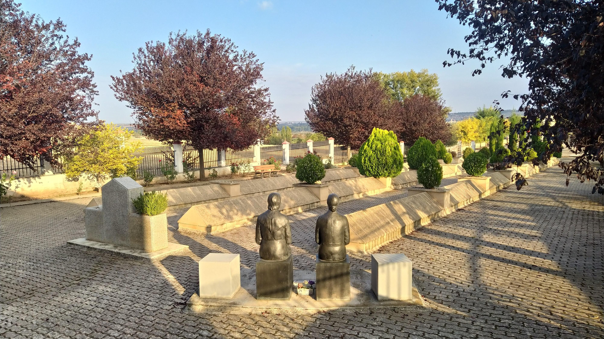 El monumento de homenaje a todos los represaliados en esta fosa común franquista de La Rioja, La Barranca.