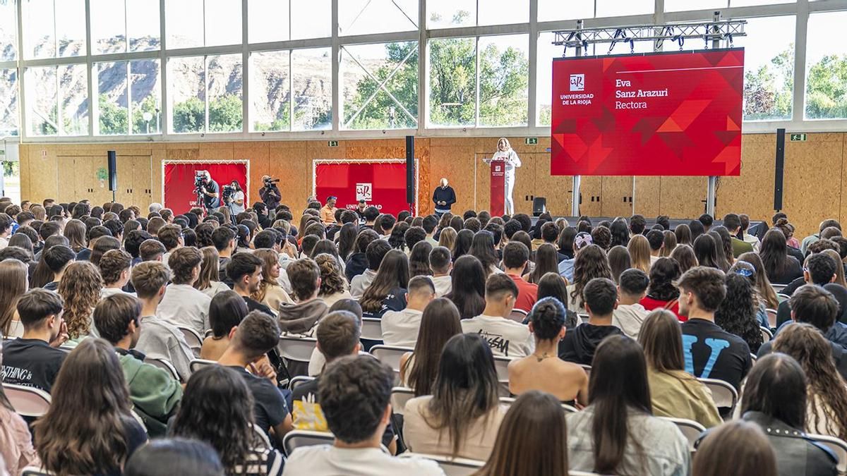 Acto de bienvenida de los nuevos estudiantes de la UR