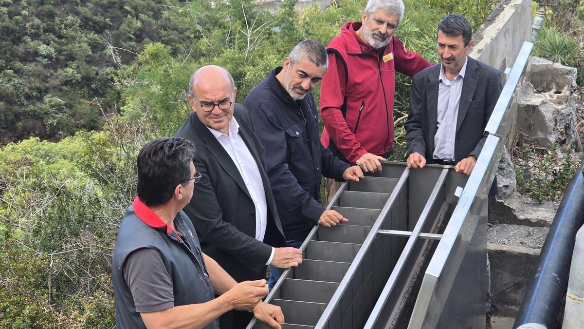 Visita  a una declas obras de reparación de los daños ocasionados por el volcán en La Palma.