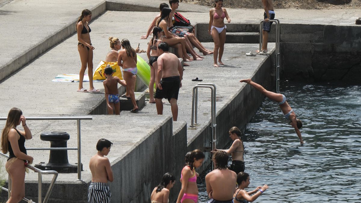Cómo protegerse del calor en Canarias: nueve consejos para afrontar las altas temperaturas