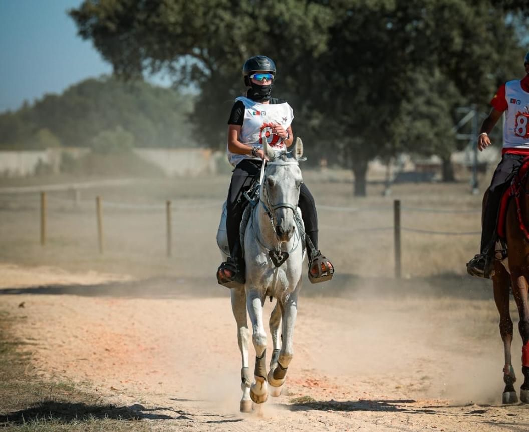 La palmera Martina Fernández Brito lleva al raid canario a lo más alto con un triunfo internacional en Portugal.