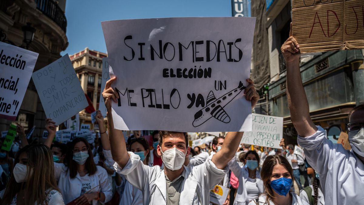 Estudiantes de Medicina protestan contra el nuevo sistema de elección de especialidades médicas del MIR.