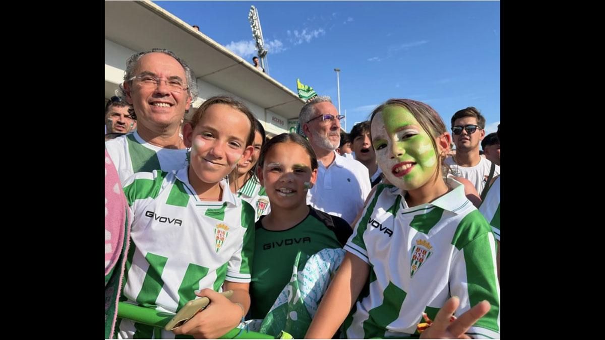 Desde Vietnam hasta una pedida de mano: así celebra la afición el ascenso del Córdoba CF
