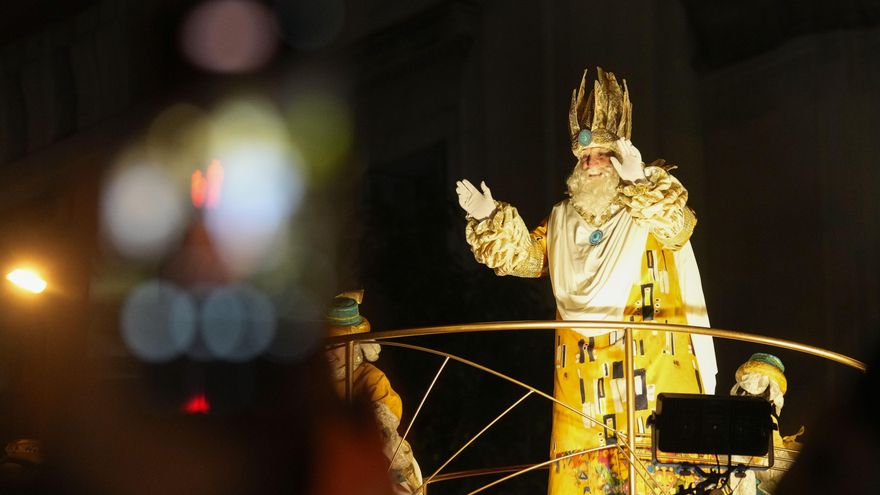 Ni el frío achanta a sus majestades: los Reyes Magos visitan muchos rincones de España