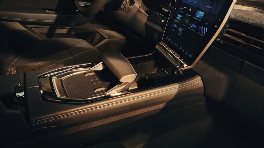 Reposamanos deslizante del Renault Austral.