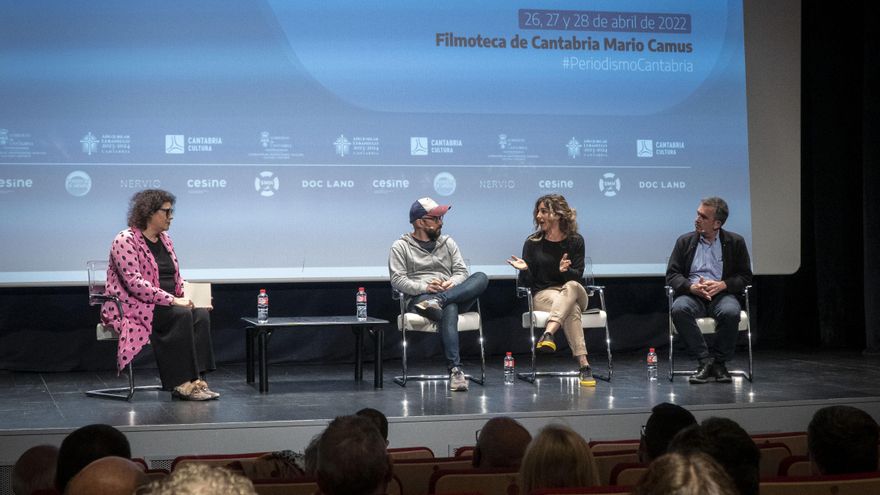 Agüero modera la mesa redonda entre Julio, Hierro y Mijangos.