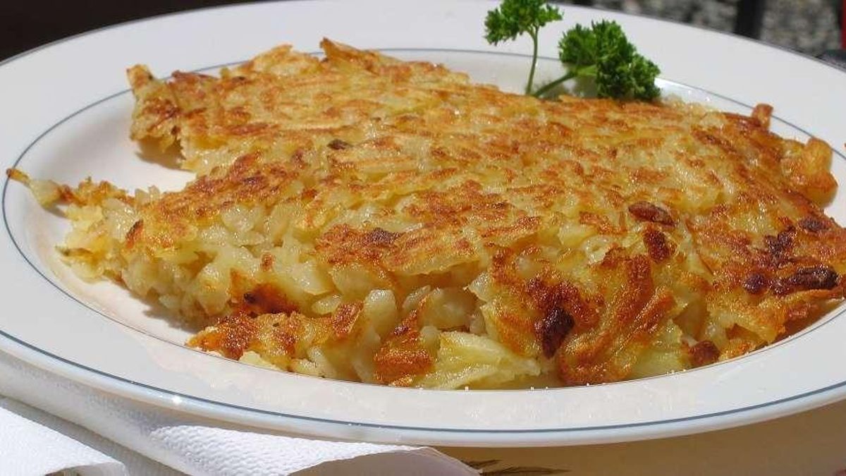 El rösti está hecho a base de patata rallada