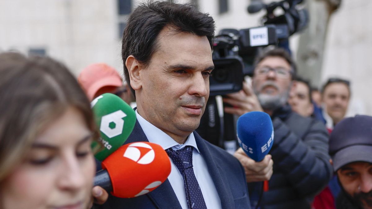 Alberto González Amador.