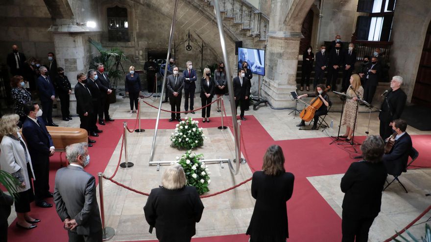Homenaje a Francisco Brines en el Palau de la Generalitat.