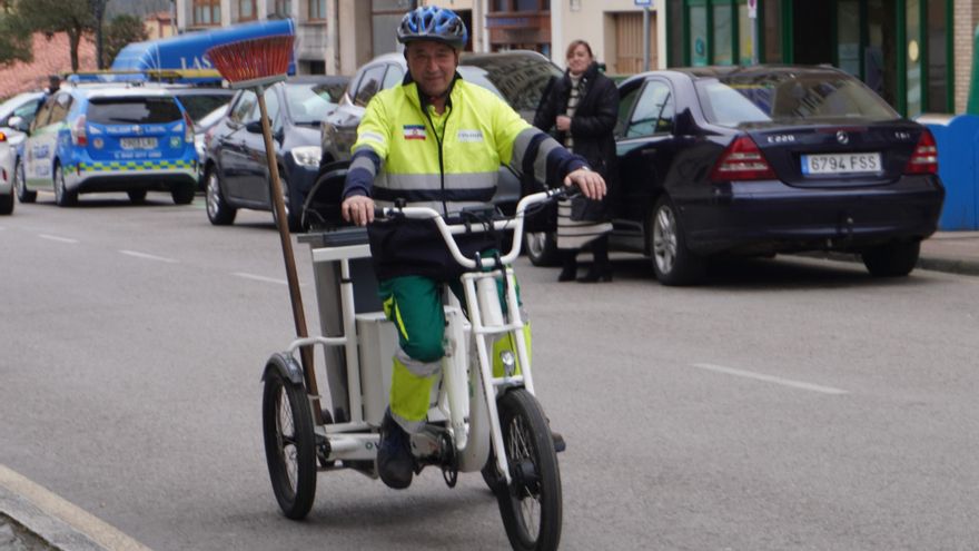 Limpiacleta, bicicleta eléctrica incorporada al servicio de limpieza viaria de Astillero