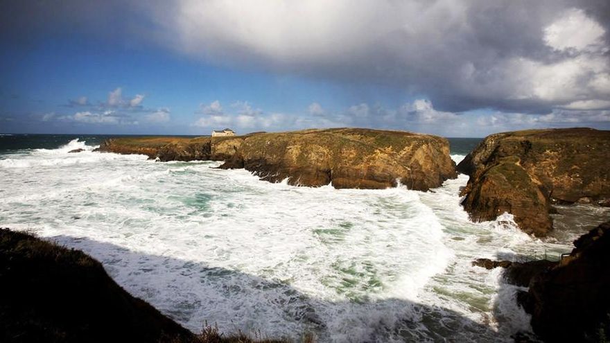 Esta ermita románica gallega está junto a una playa preciosa y solo se puede acceder en bajamar