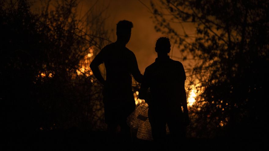 Unas 42.000 hectáreas quemadas en 10 fuegos activos en Ourense, con 68 personas confinadas