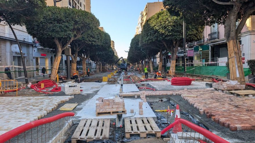 La muerte lenta del centro histórico de Almería: calles vacías, vecinos que se van y un patrimonio que se derrumba