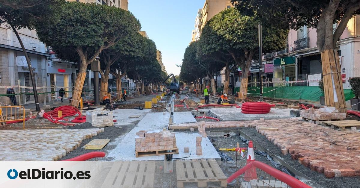 La muerte lenta del centro histórico de Almería: calles vacías, vecinos que se van y un patrimonio que se derrumba