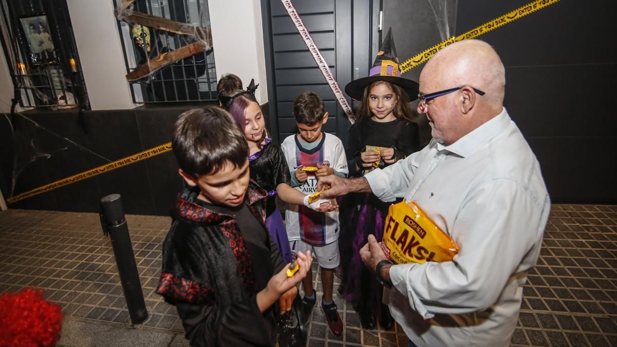 La calle López de Alba celebra su Halloween