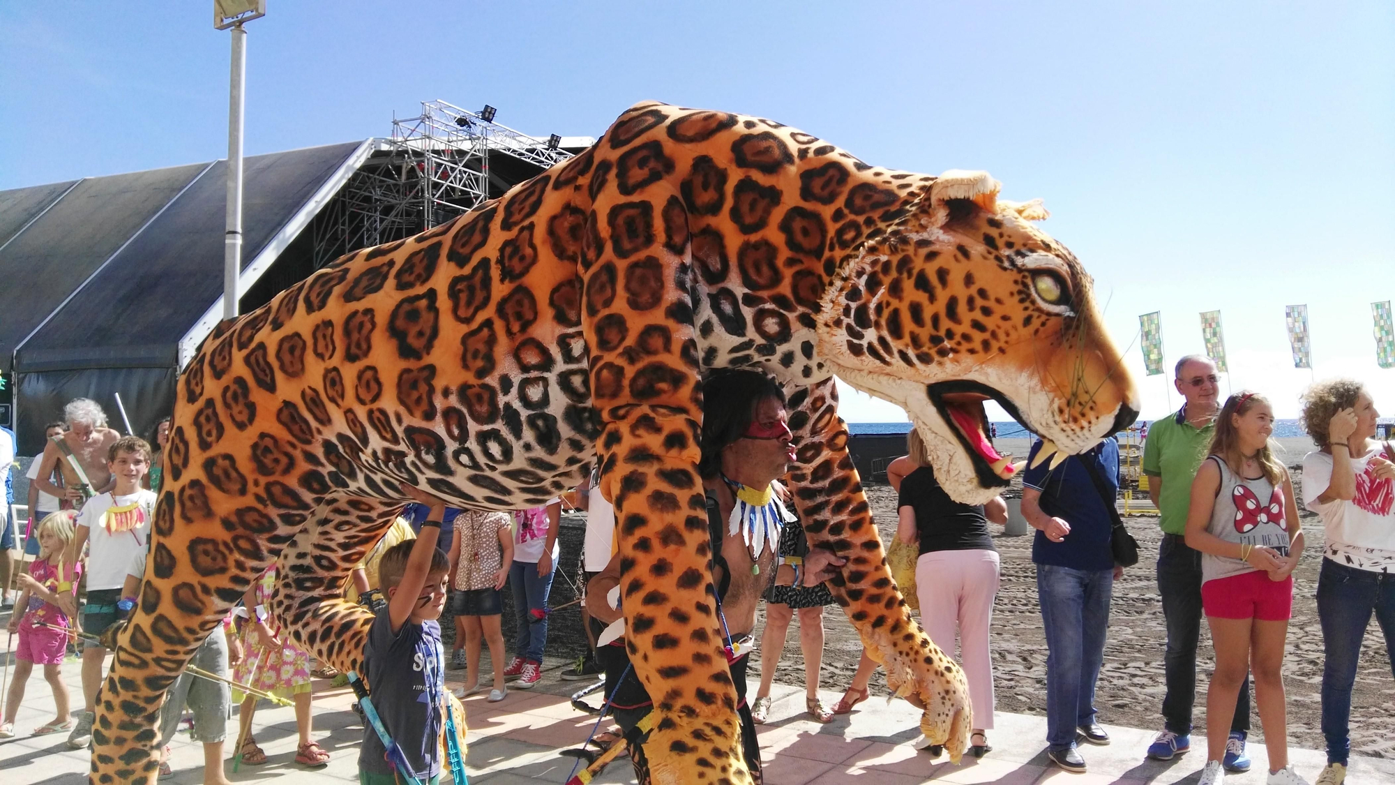 Pasacalles WOMAD Fuertventura (Nidia García)