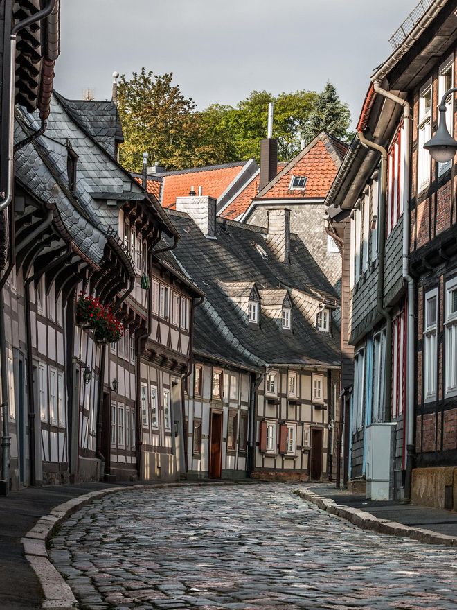 Casas con trama de madera en el centro histórico de Goslar.