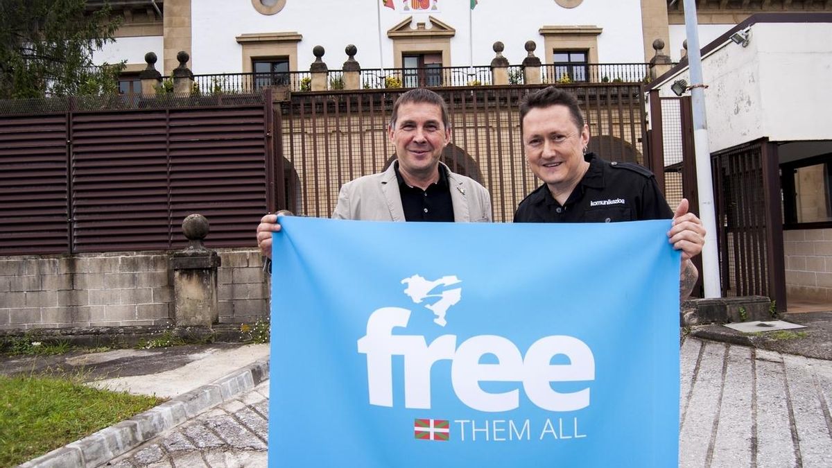 Arnaldo Otegi y Fermín Muguruza se reúnen para impulsar la campaña 'Free Them All' de "vuelta a casa" de los presos