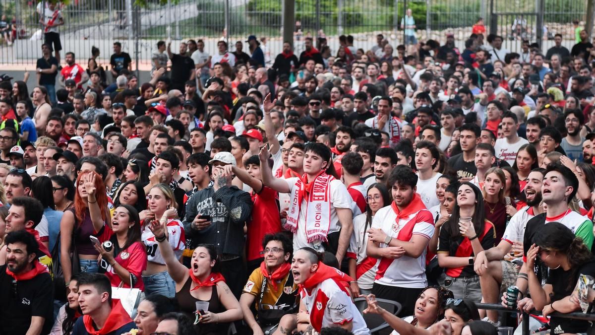 Un detenido por estafar a aficionados del Rayo con un viaje falso a Leipzig para la final de la Conference League