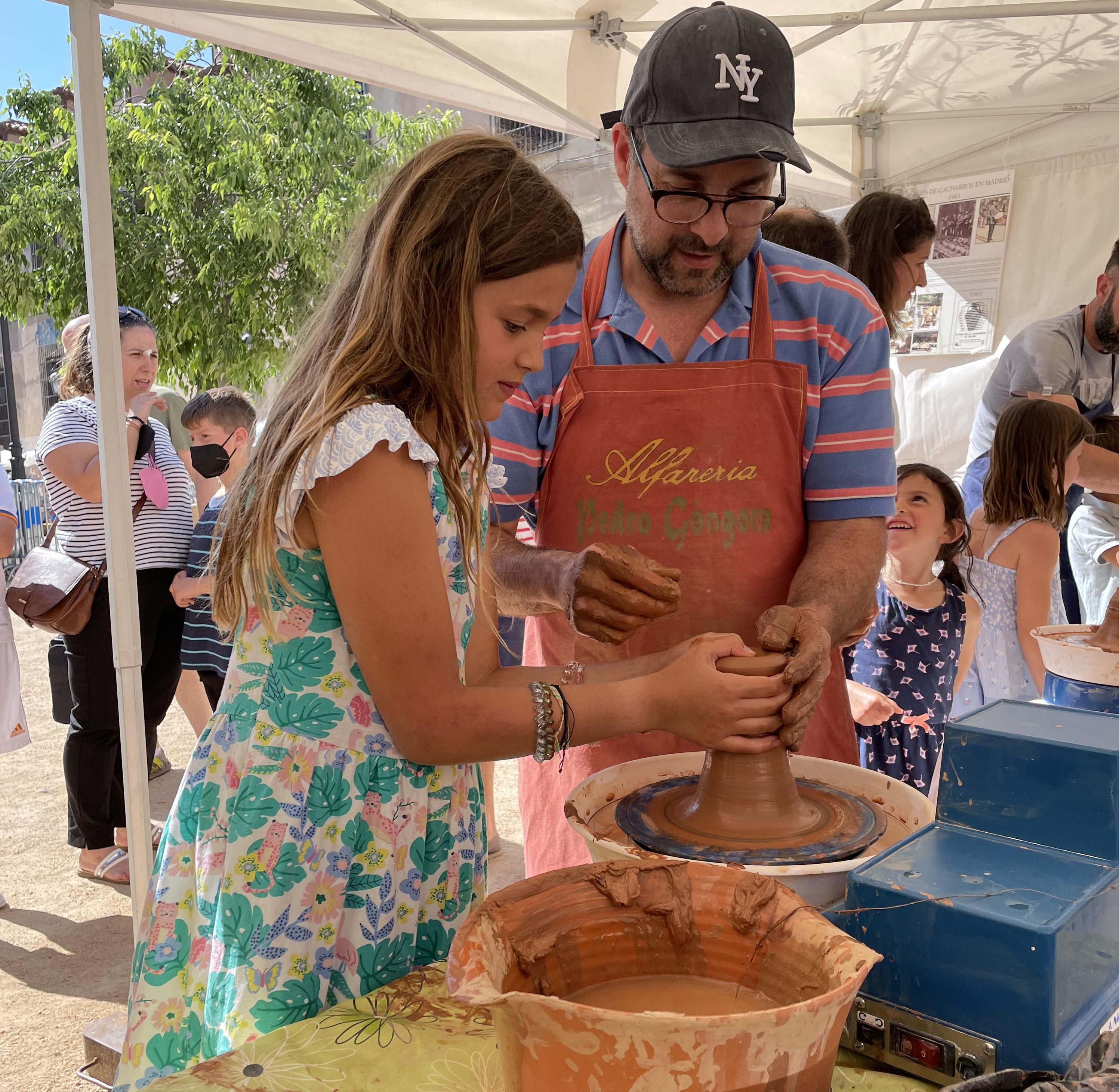 Taller infantil de alfarería de una edición anterior de la Feria de la Cacharrería
