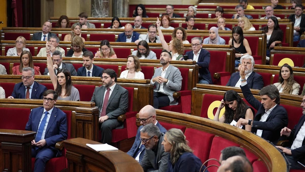 El Govern de Illa se fija como objetivo simplificar 210 trámites burocráticos antes del final de la legislatura