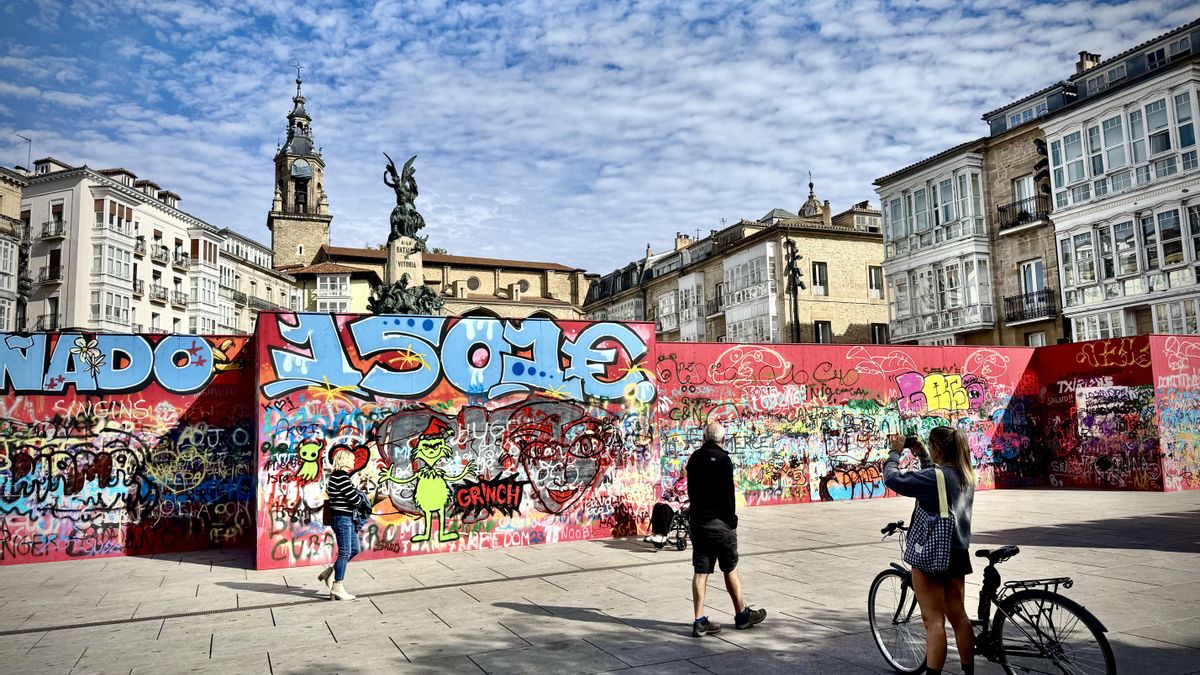 ¿Por qué hay un 'muro' como el de Berlín en pleno centro de Vitoria?
