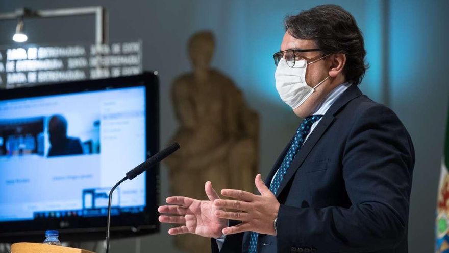 Vergeles ha informado ha informado que "por el momento" no se ha registrado ninguna reacción adversa entre los vacunados.