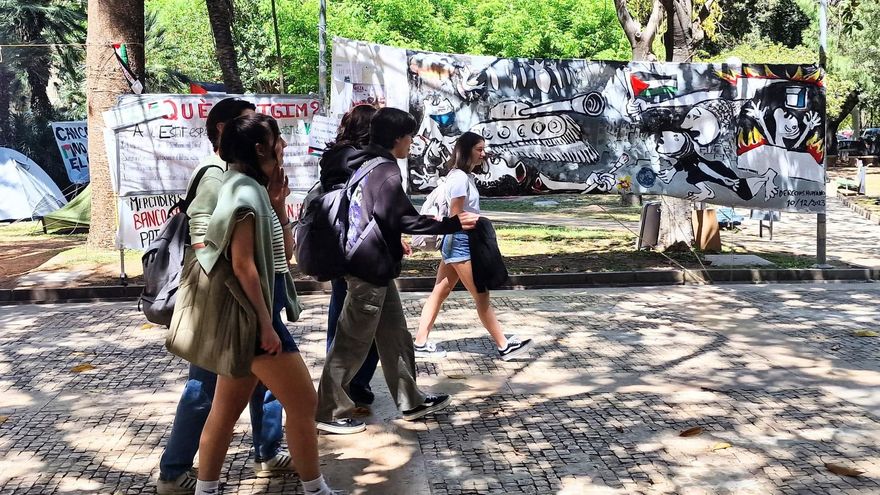 La primera acampada por Gaza en España culmina su segunda semana: “Seguiremos hasta que nos escuchen”