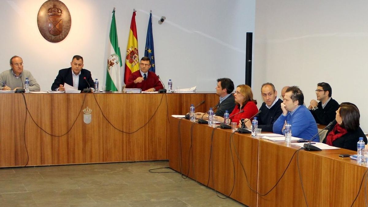 Remodelación gubernamental en Tomares con más áreas para Vallejo, diferentes para Campos y Carmona las mismas