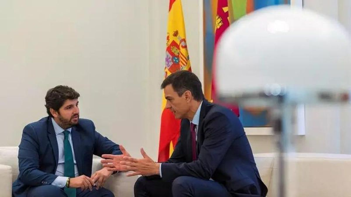 López Miras exige a Pedro Sánchez más medios para frenar la actuación "sin control" de las mafias en las costas murcianas